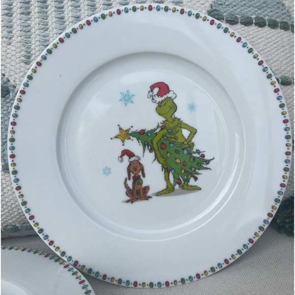 Grinch and Max Christmas Plates - Picture 2 of 4